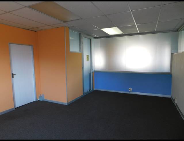 185M² OFFICE TO LET IN HYDE PARK